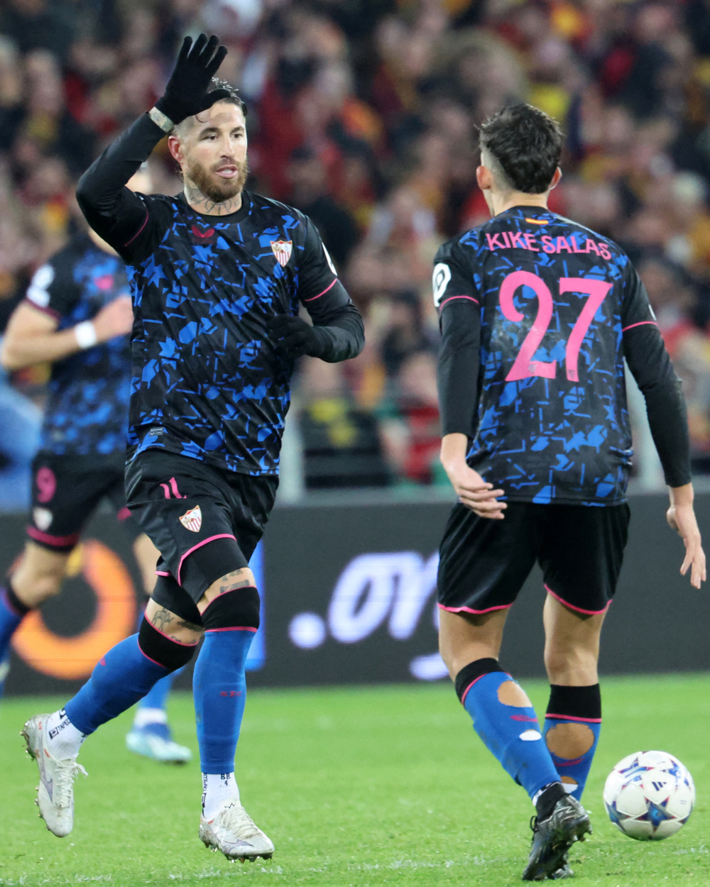 曼联3-0击败皇马，稳坐欧冠小组第一