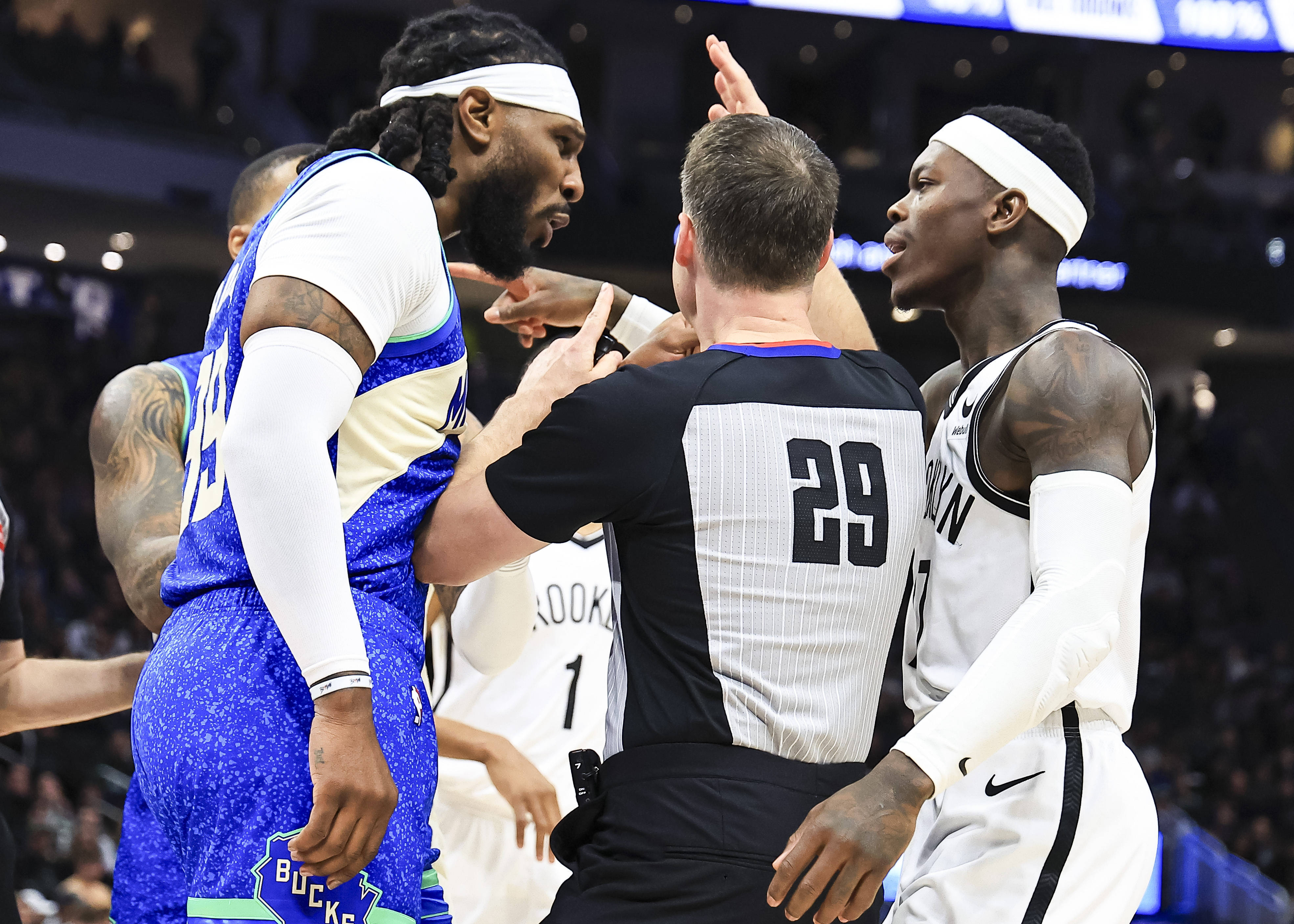 篮网客场激战取胜，逆袭晋级比赛